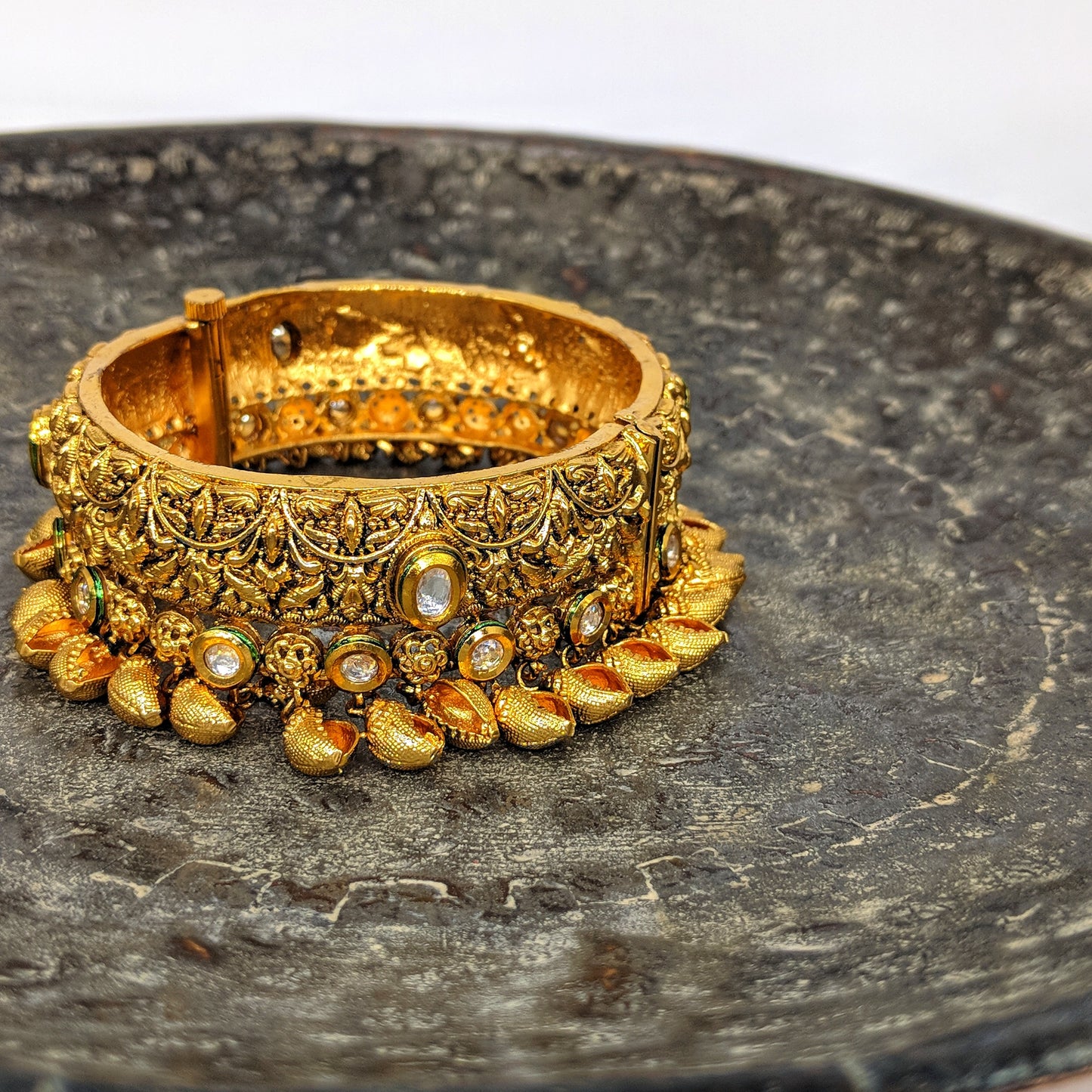 LOLstudio Kundan Work Gold Base Ethnic Wedding Screw Kada Size F10