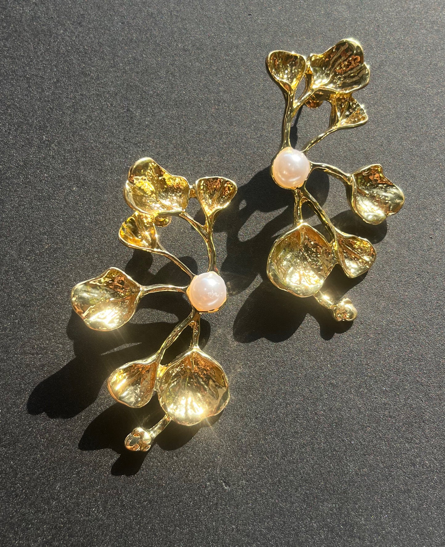 LOLstudio Artistic Leaf Pearl Gold Leaf Earring F1