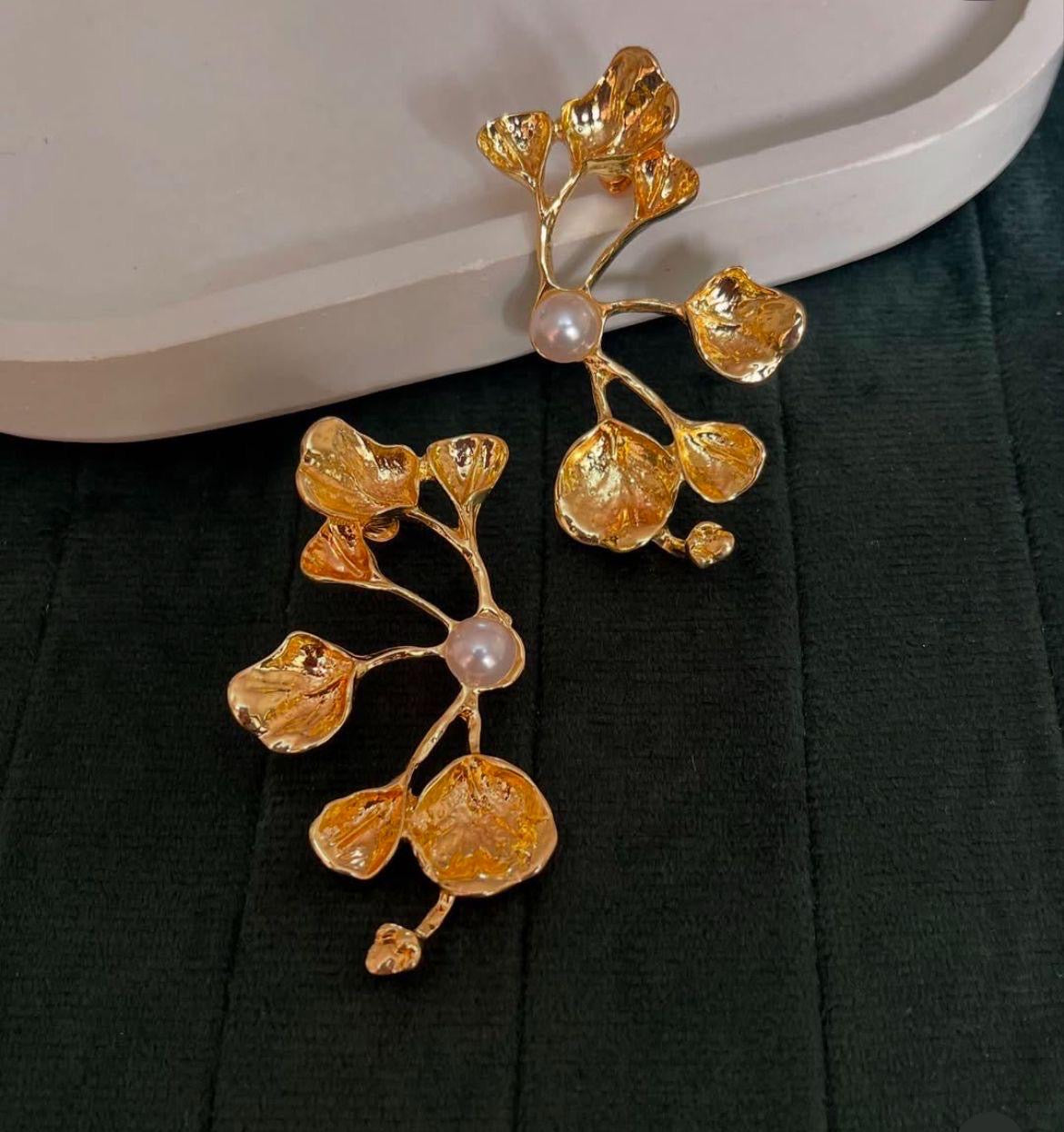 LOLstudio Artistic Leaf Pearl Gold Leaf Earring F1