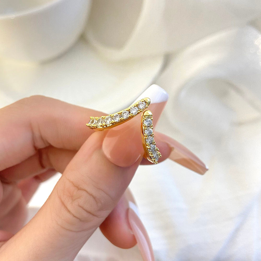 The Sculpted Chevron Pavé Band V - Shape Ring