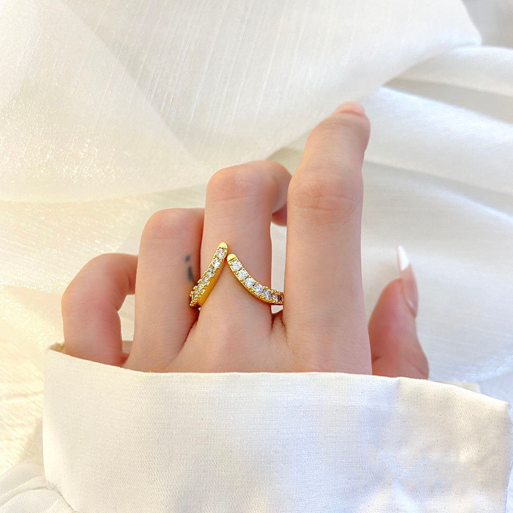 The Sculpted Chevron Pavé Band V - Shape Ring