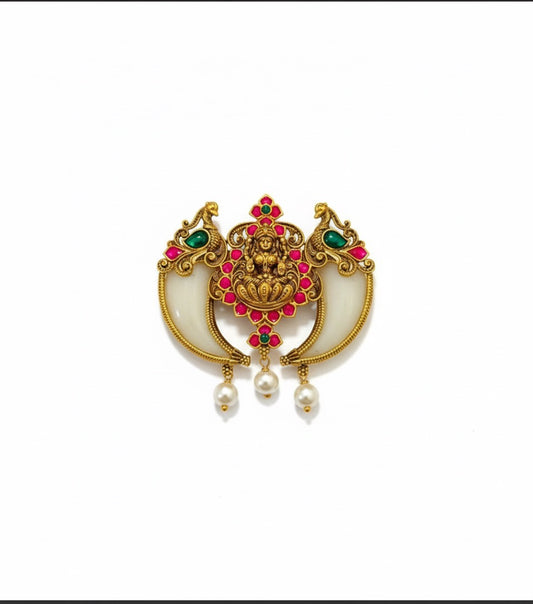 Antique-finish Gold Pendant, a Nagamani or Tiger Claw (Puligoru)