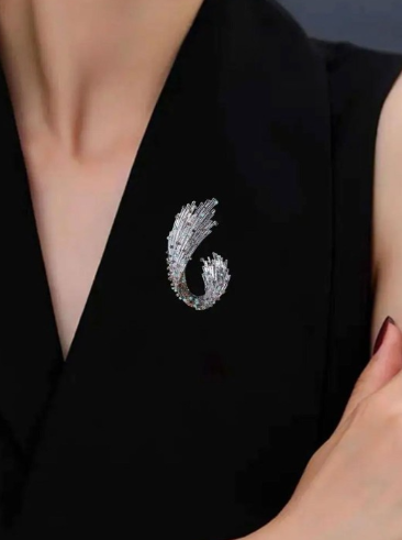 LOLstudio Silver Crystal Brooch B9